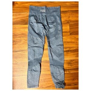 PINK Victoria's Secret Yoga Pants size M